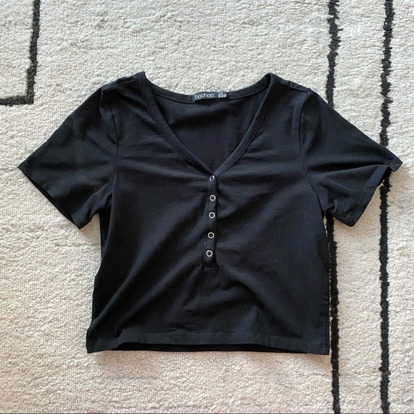 BOOHOO Black Vneck Button Front Crop T-shirt Top - Picture 2 of 6